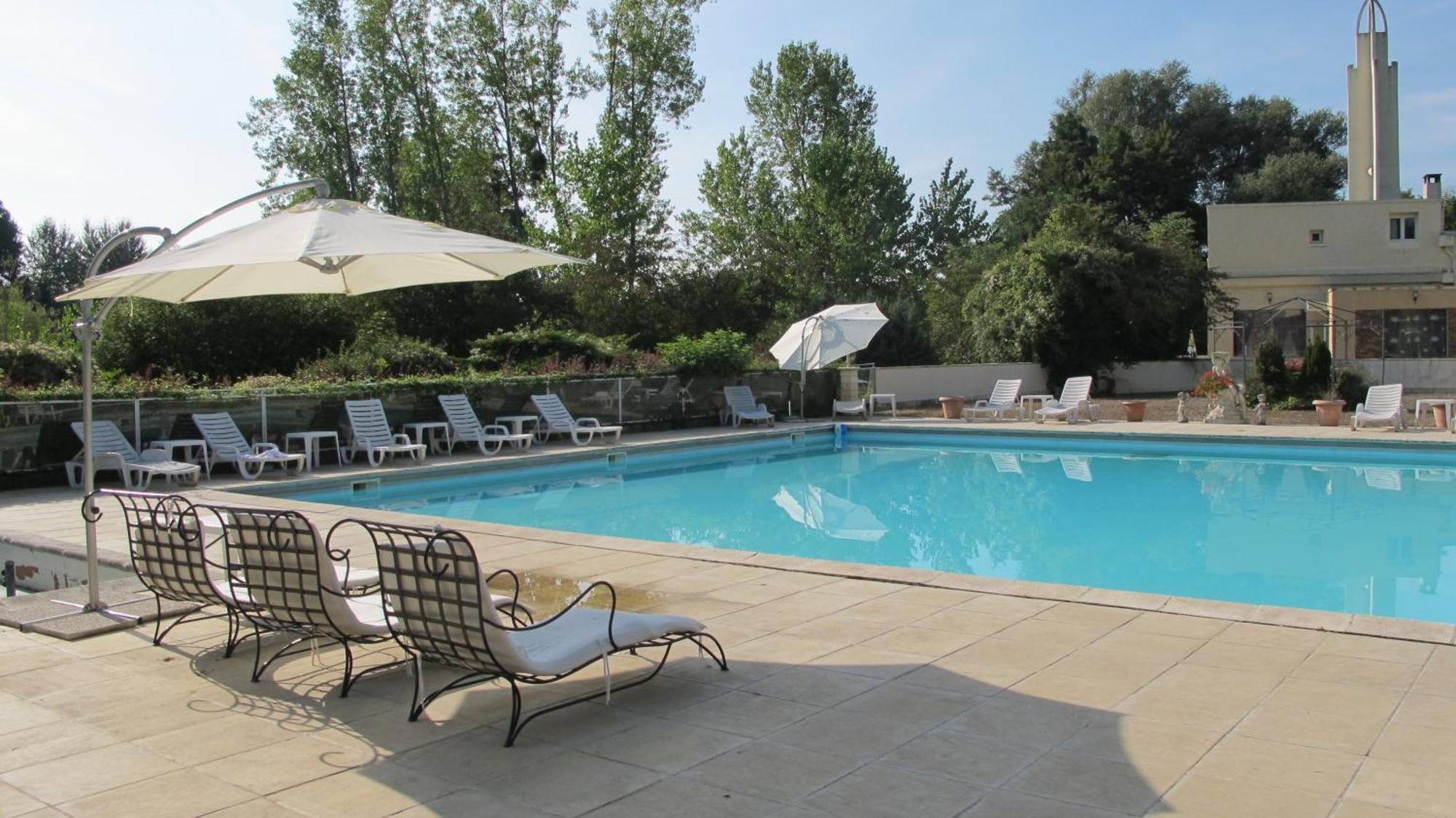 Hotel Acostel Meaux Εξωτερικό φωτογραφία