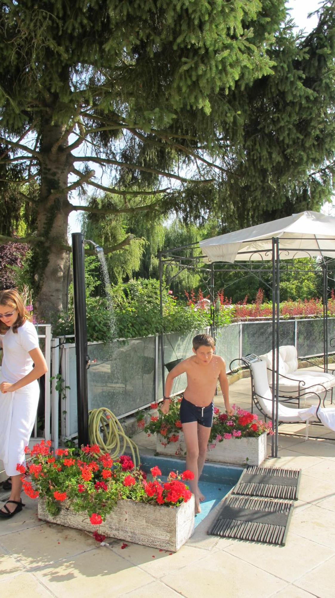 Hotel Acostel Meaux Εξωτερικό φωτογραφία